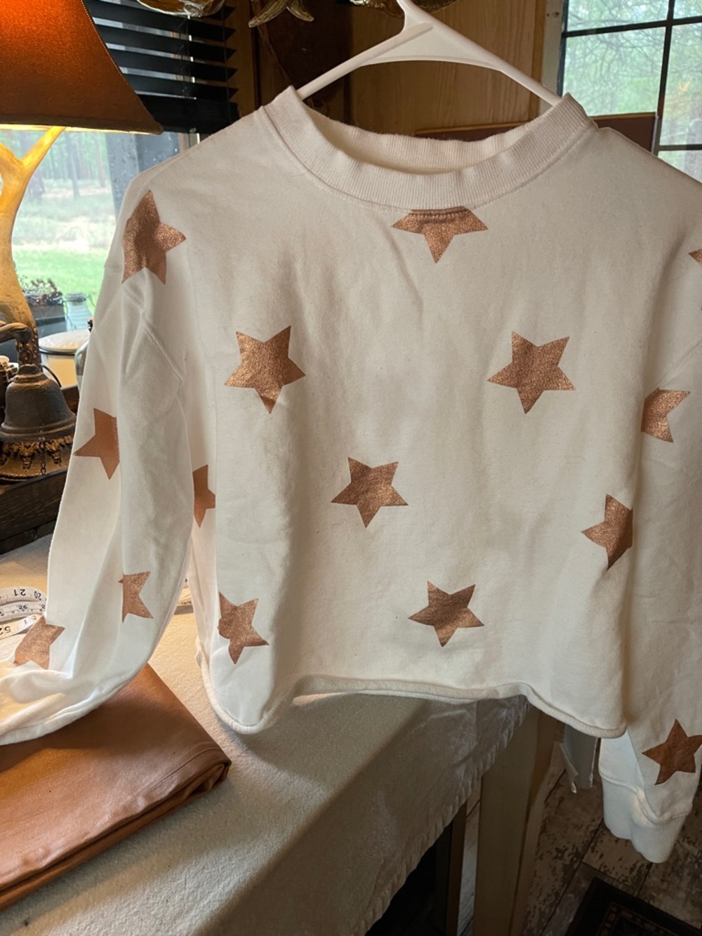 Cropped sweatshirt with copper foil stars